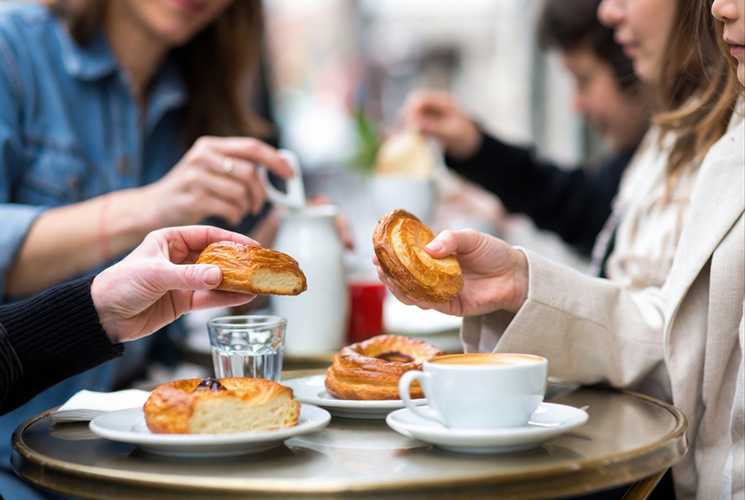 Урочисте відкриття нової пекарні БоХліб у центрі міста з великою кількістю гостей та свіжою випічкою у 2026 році.